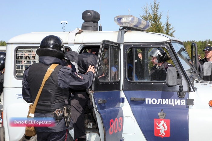 Полицейские Екатеринбурга применили табельное оружие при задержании дебошира