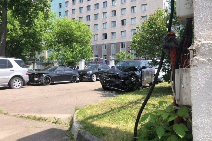 Полиция оцепила дом Михаила Ефремова, устроившего смертельное ДТП