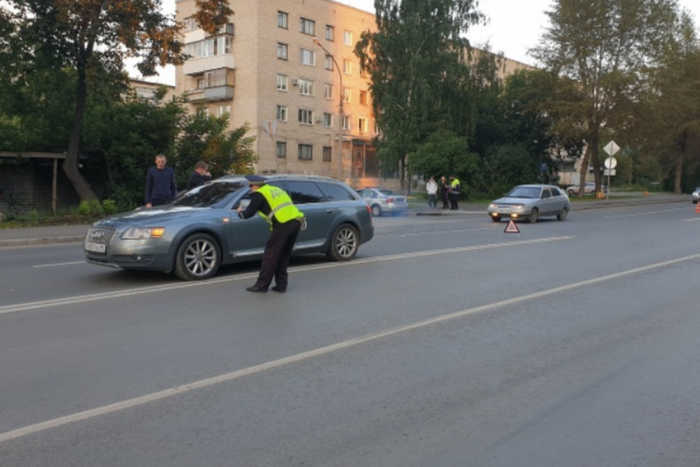 В Екатеринбурге Audi сбила девятилетнюю девочку