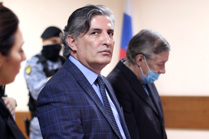 СМИ: адвокат Ефремова Эльман Пашаев мог специально «уничтожить» актёра