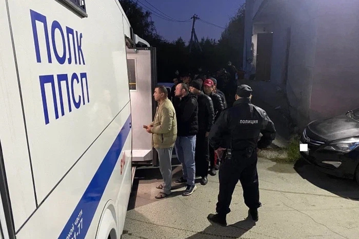 В ТРЦ Екатеринбурга нелегальные мигранты устроили поножовщину