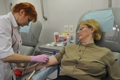 Доноры крови требуют у Путина вернуть льготы