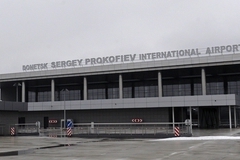 Фасад здания аэропорта Донецка полностью разрушен из-за боев