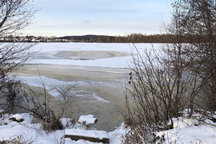 В Свердловской области утонул ребёнок, провалившись под лёд