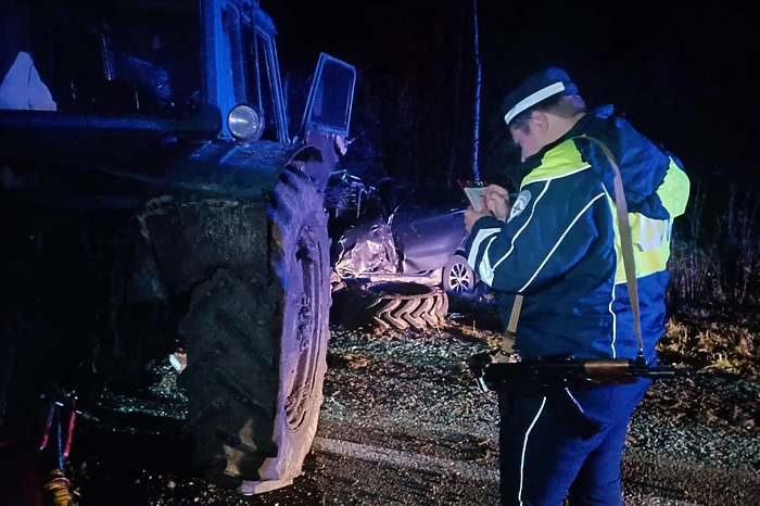 Под Екатеринбургом четыре человека погибли в аварии с трактором