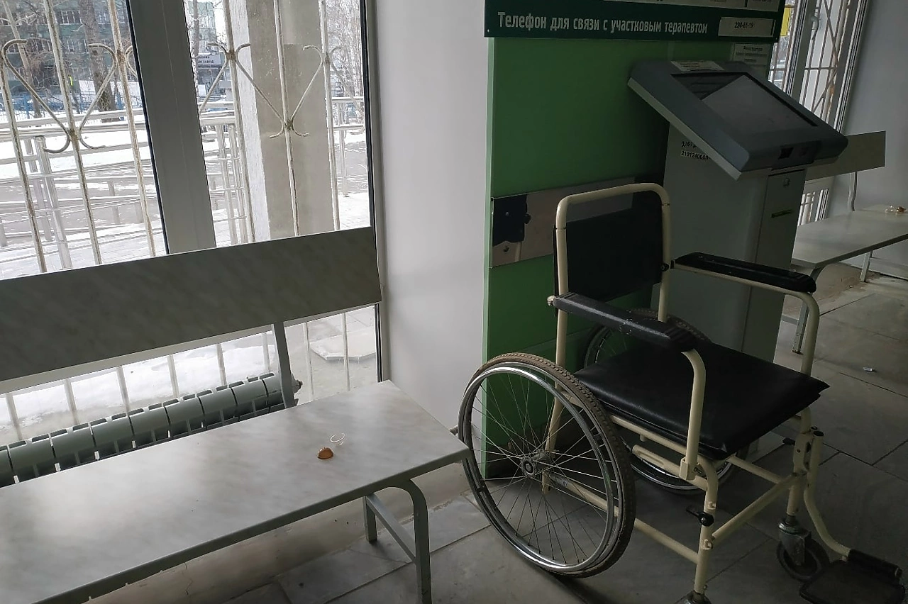 «Больше не могла». В больнице Екатеринбурга пациентов с подвернутыми ногами заставляют прыгать