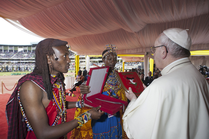 Папа римский провел в Уганде мессу с участием более 1 млн человек