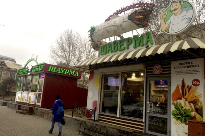 Круглосуточная трансляция из ларька с шаурмой загипнотизировала соцсети