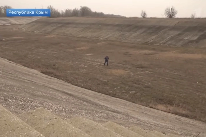 Российские военные уничтожили дамбу, перекрывавшую подачу воды в Крым