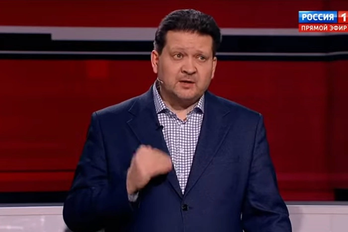 Политолог — об информационной войне Запада: «Плюйте на собаку внутри себя, идите с караваном»