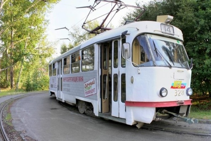 «Никто работать не хочет»: екатеринбурженка полтора часа прождала трамвай в центре города