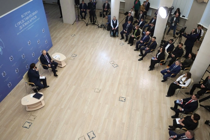 Путин заявил, что все регионы не могут быть поставлены в одни условия