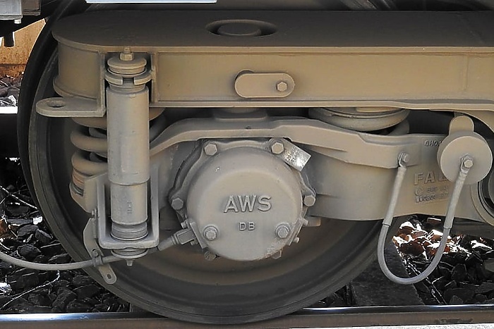 Екатеринбургские подростки подожгли локомотив за вознаграждение