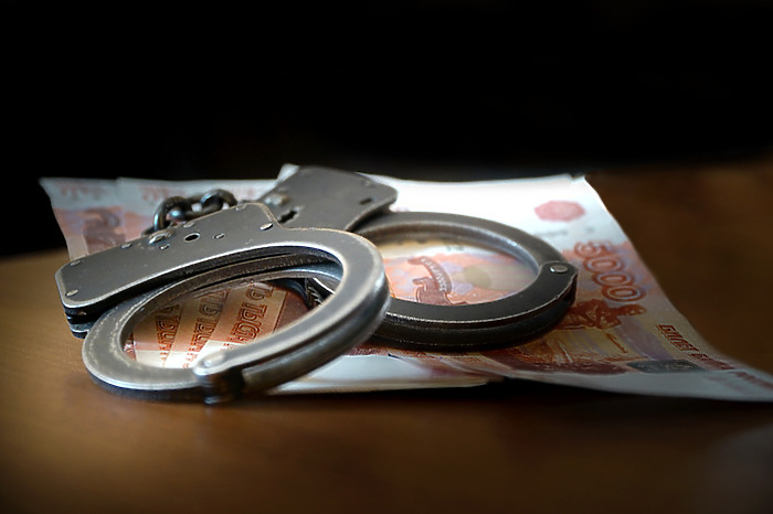 Спикера думы в свердловском городе сняли с поста за коррупцию. Его скрутили прямо на заседании