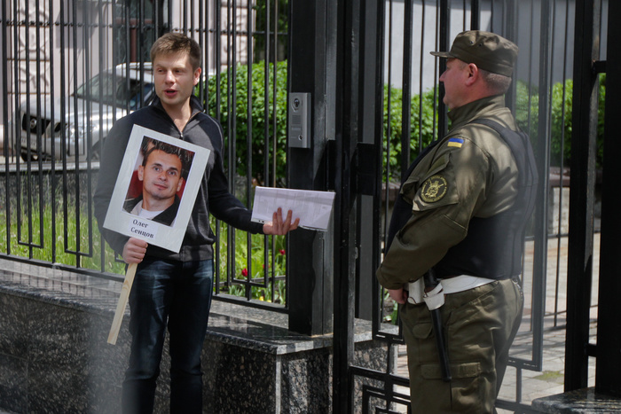 Киев обвинил Москву в принудительной «натурализации» гражданина Украины