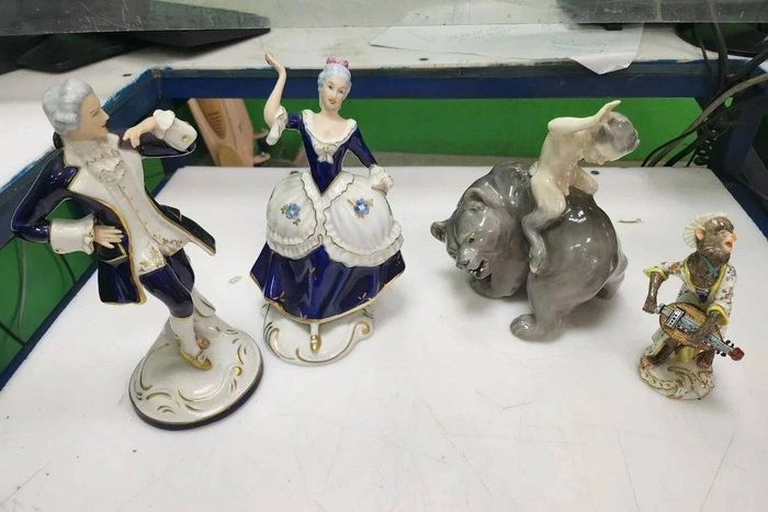 «Полюбуйтесь-ка на это!» Москвич накупил за границей антиквариата, указав копеечную стоимость (ФОТО)