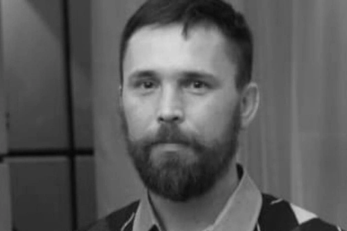 Осталось трое детей: в Берёзовском простятся с погибшим во время спецоперации снайпером