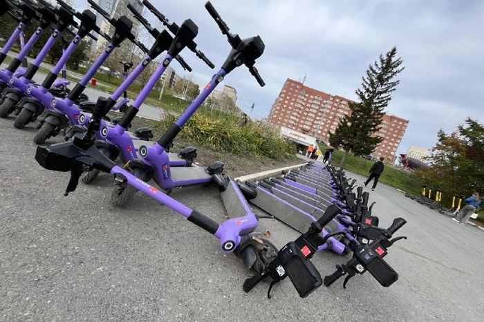 Началось! В Екатеринбург вернулись самокаты