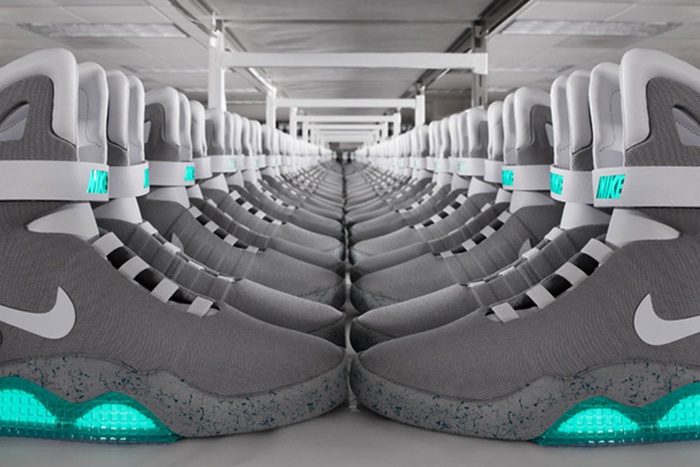 Nike подарил исполнителю роли Макфлая кроссовки из «будущего»