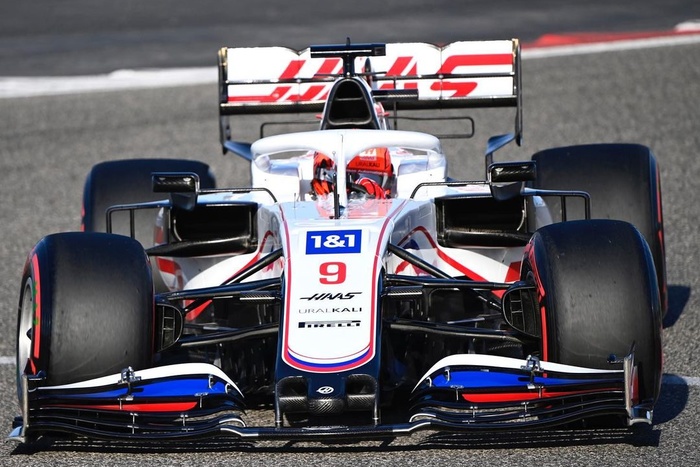Мазепин сошел на первом круге дебютной гонки в «Формуле-1»