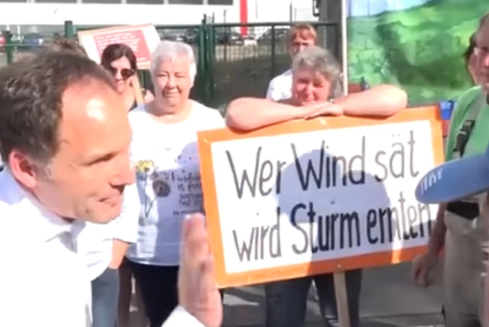 Экс-канцлер ФРГ назвал запуск «Северного потока-2» очевидным решением кризиса