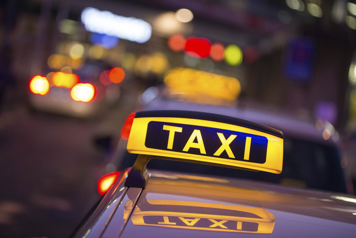 В Екатеринбурге упали цены на такси. «Слишком большая конкуренция»
