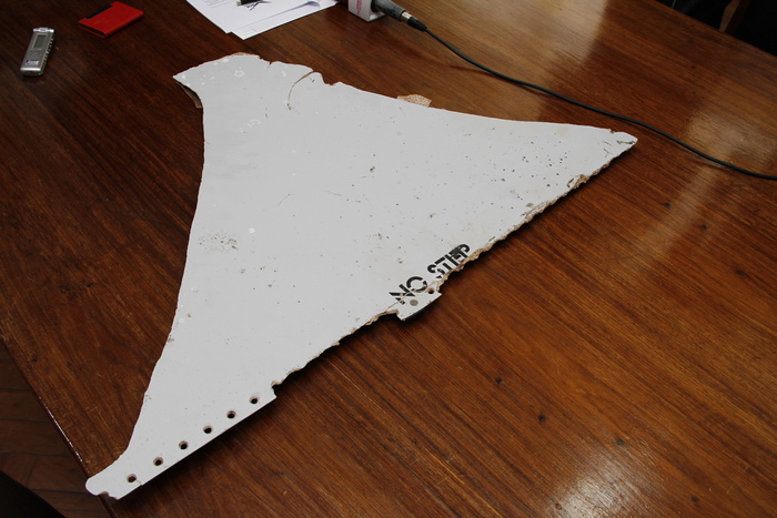 На предполагаемом обломке MH370 найдены следы пожара