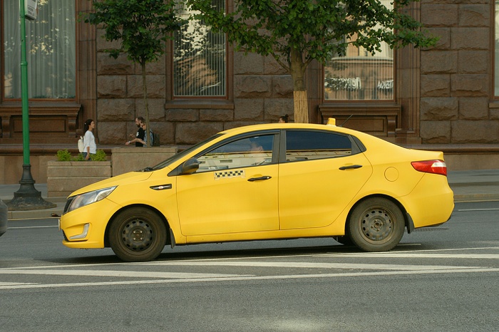 В Екатеринбурге растет спрос на таксистов