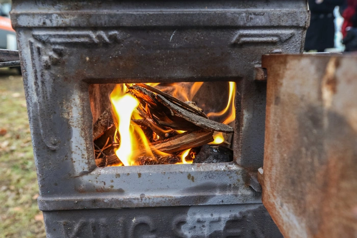 В Омске пьяный дед пытался сжечь в печи малолетнего внука