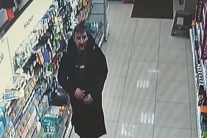 В Академическом мужчина дважды вынес из магазина дорогой парфюм на несколько тысяч рублей