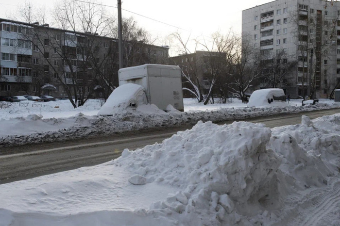 Власти Екатеринбурга рассказали, как можно избавиться от сугробов