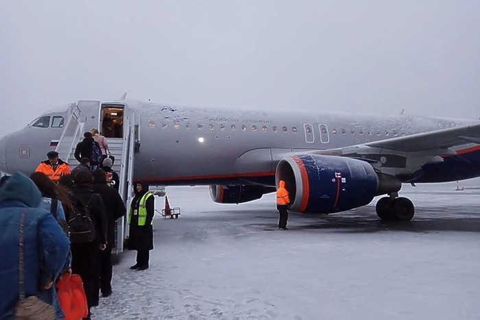 Тягач въехал в бизнес-джет ХК «Автомобилист» в аэропорту Внуково