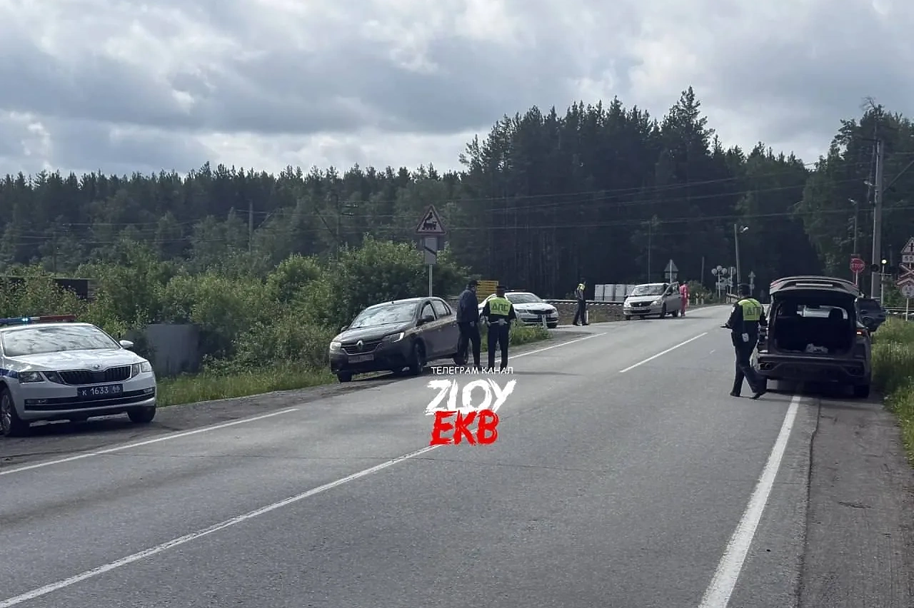 Жители Екатеринбурга обсуждают звук, похожий на взрыв, который слышали минувшей ночью