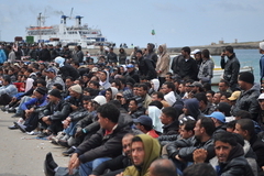 Евросоюз займется спасением мигрантов в Средиземном море