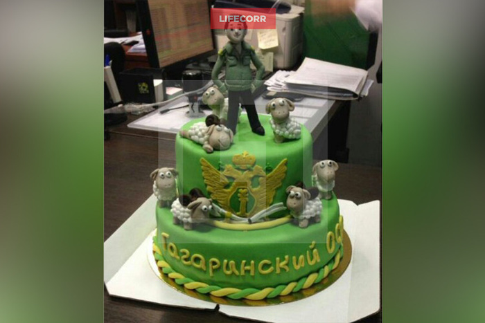 Судебные приставы заказали на профессиональный праздник торт «Стрижка баранов»