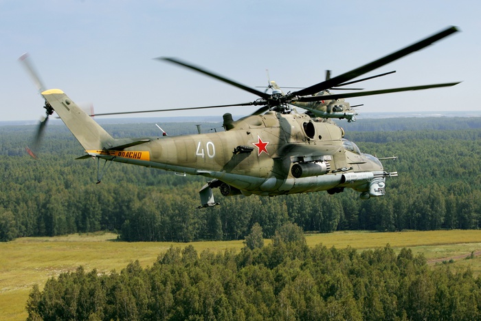Пилот военного вертолета приземлился узнать дорогу у казахских дальнобойщиков