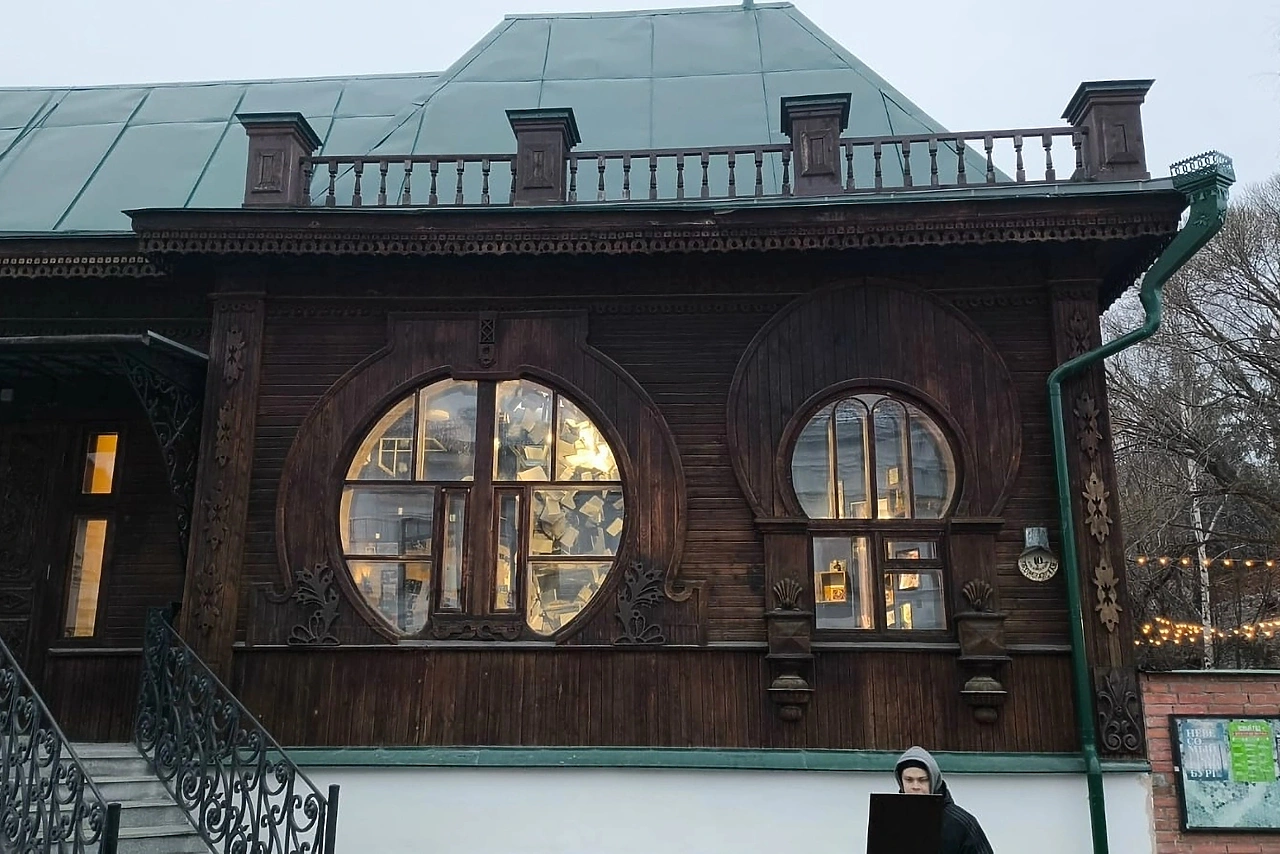 На фасады Екатеринбурга запретили самовольно устанавливать памятные доски