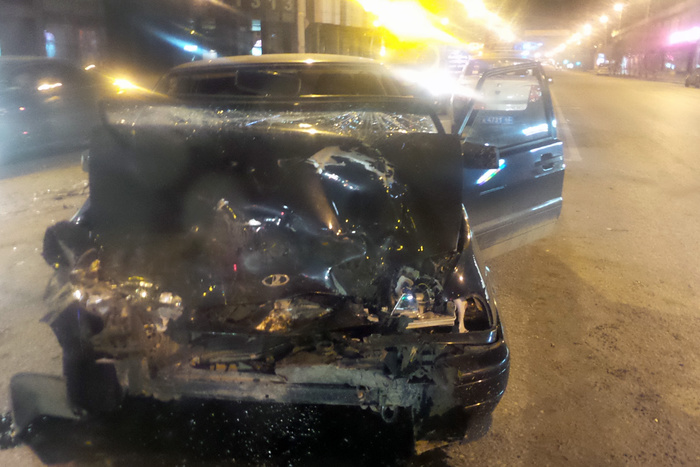 Пассажир Toyota RAV4 пострадал по вине нетрезвого лихача в Екатеринбурге