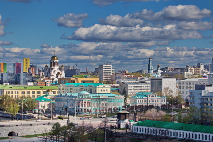 Улица дзержинского екатеринбург. Площадь Дзержинского Екатеринбург. 300 Летие Екатеринбурга фото.