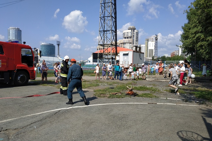 МЧС: Напавший на полицейских в Сургуте работал в пожарном отряде