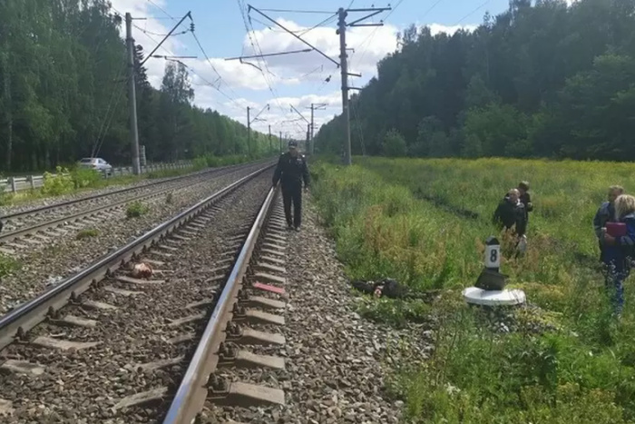 В Свердловской области у железнодорожных путей нашли тело мужчины