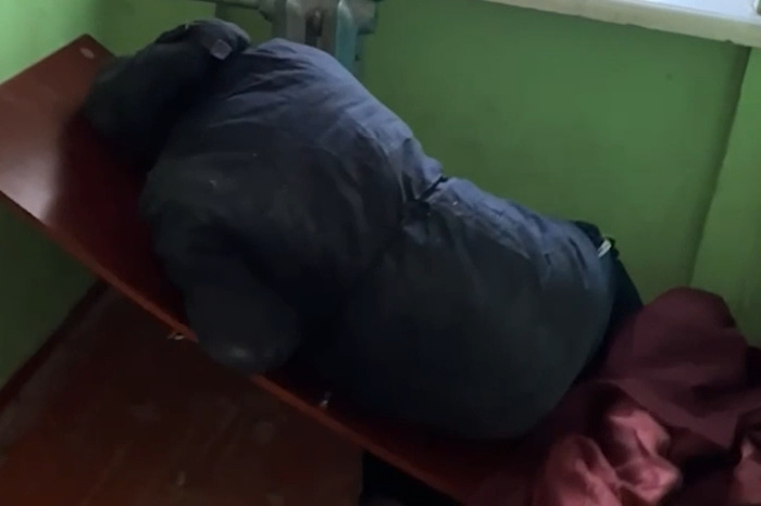 Екатеринбургскую многоэтажку оккупировали бездомные