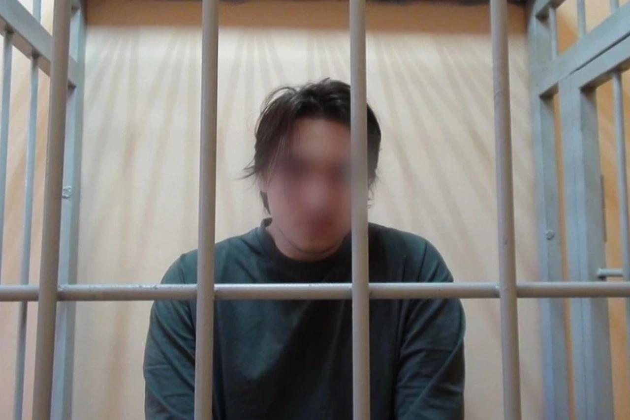 На Уралмаше задержали курьера мошенников, похитившего 500 тысяч у пенсионерки