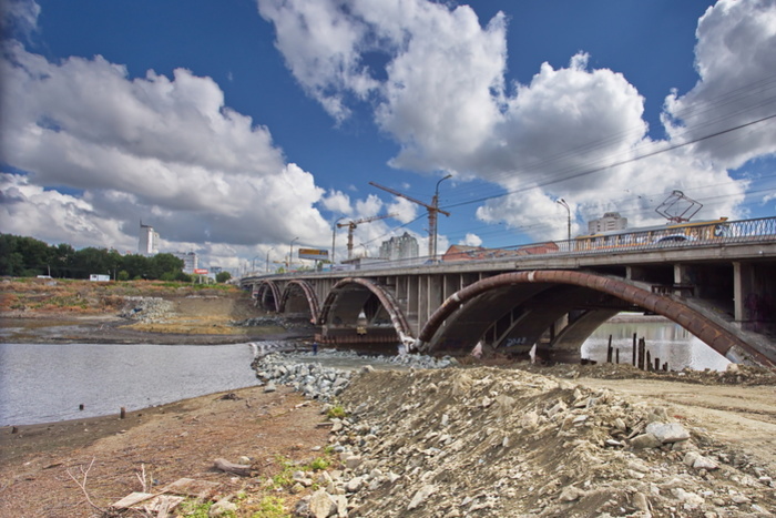 В мэрии объяснили, почему прежде всего закрыли Макаровский мост для трамваев