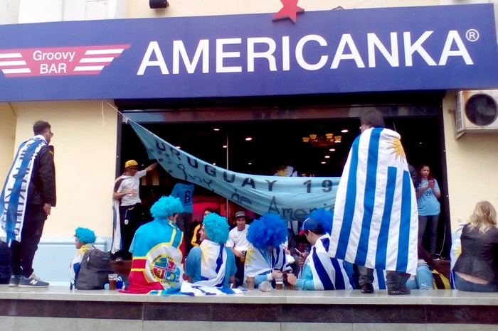 В баре Americanka рассказали, как им удалось привлечь иностранных болельщиков