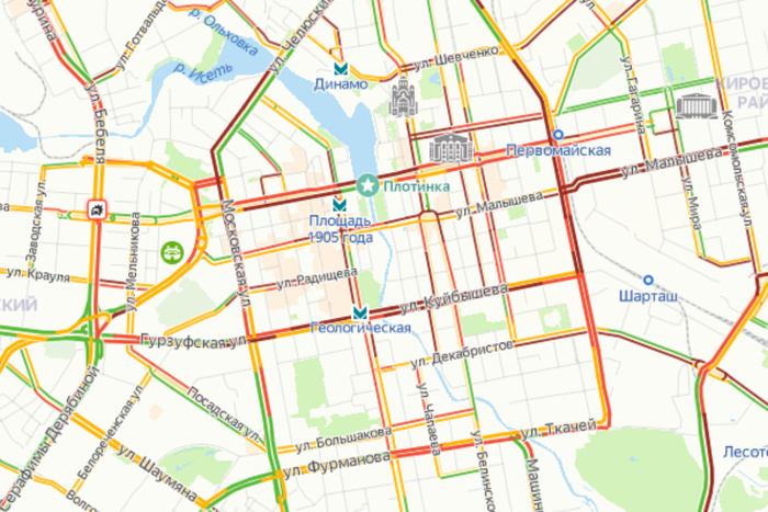 Екатеринбург встал в 10-балльные пробки