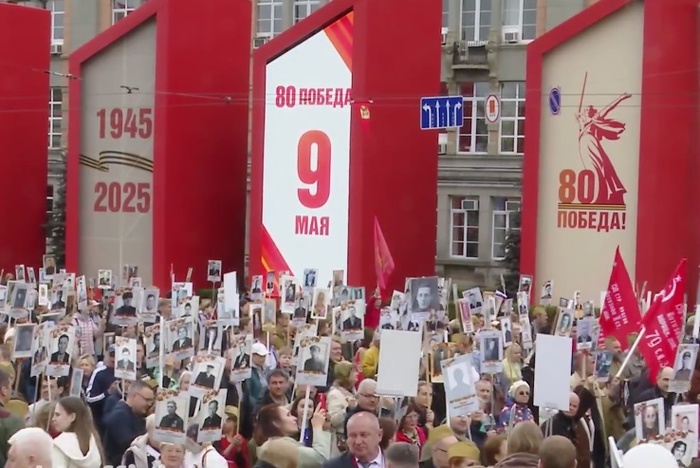 В шествии «Бессмертного полка» в Екатеринбурге приняли участие 150 тысяч человек