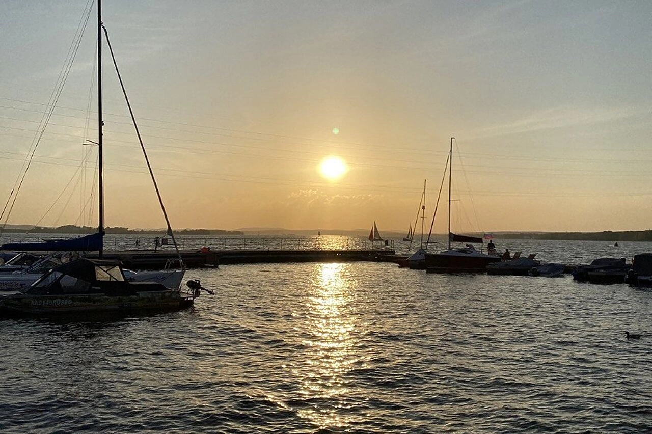 Прокуратура в Екатеринбурге через суд потребовала от яхт-клуба «Коматек» снести пирсы