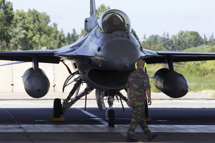 Пилотам НАТО разрешили открывать огонь по самолетам ВКС России