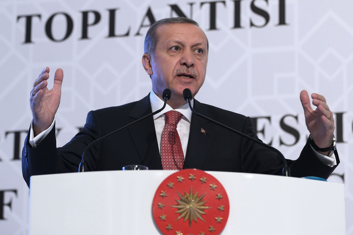 Эрдоган потребовал от США сделать выбор между Турцией и сирийскими курдами